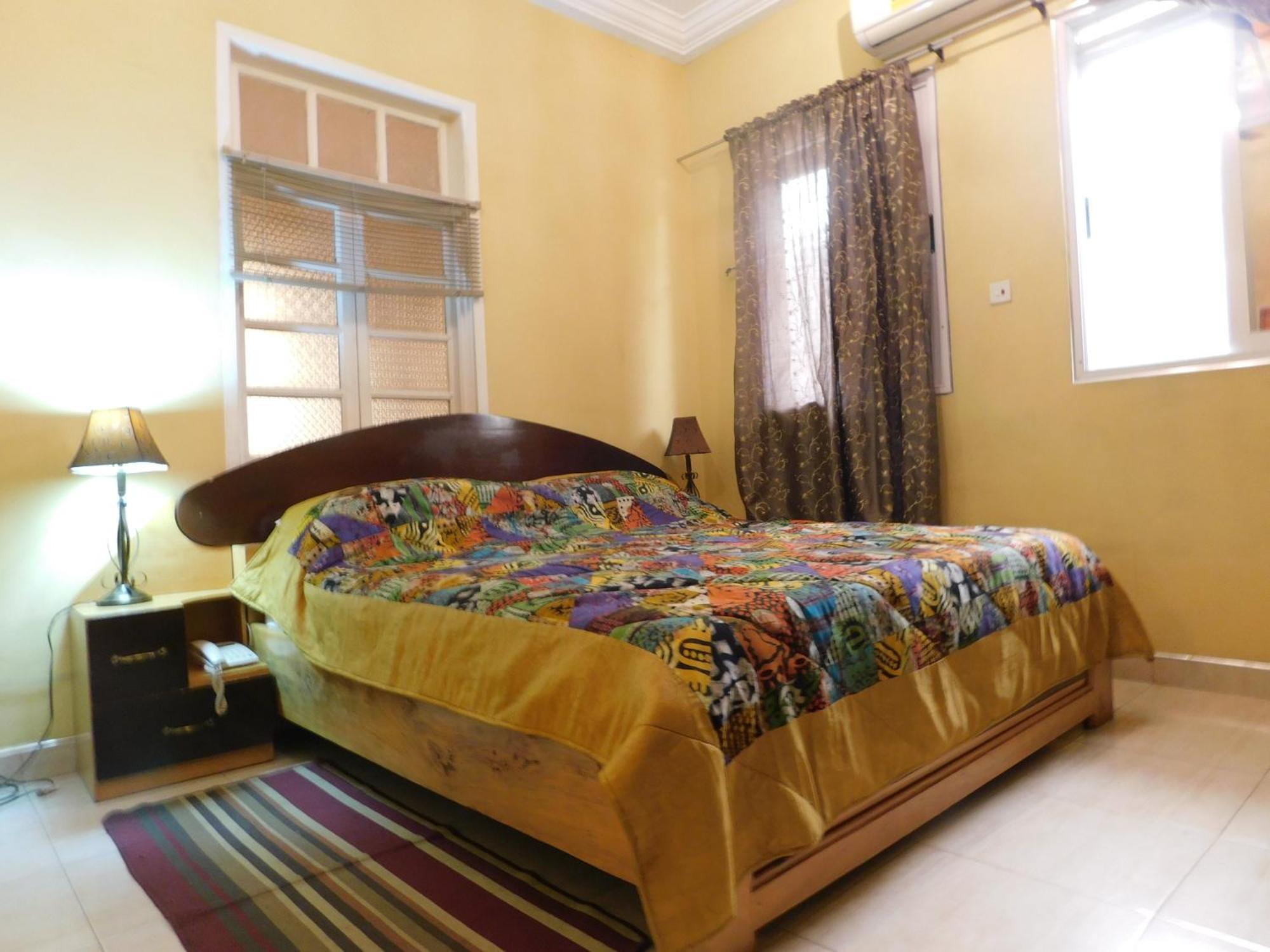 Jesiwa B'S Little Palace Accra Eksteriør billede