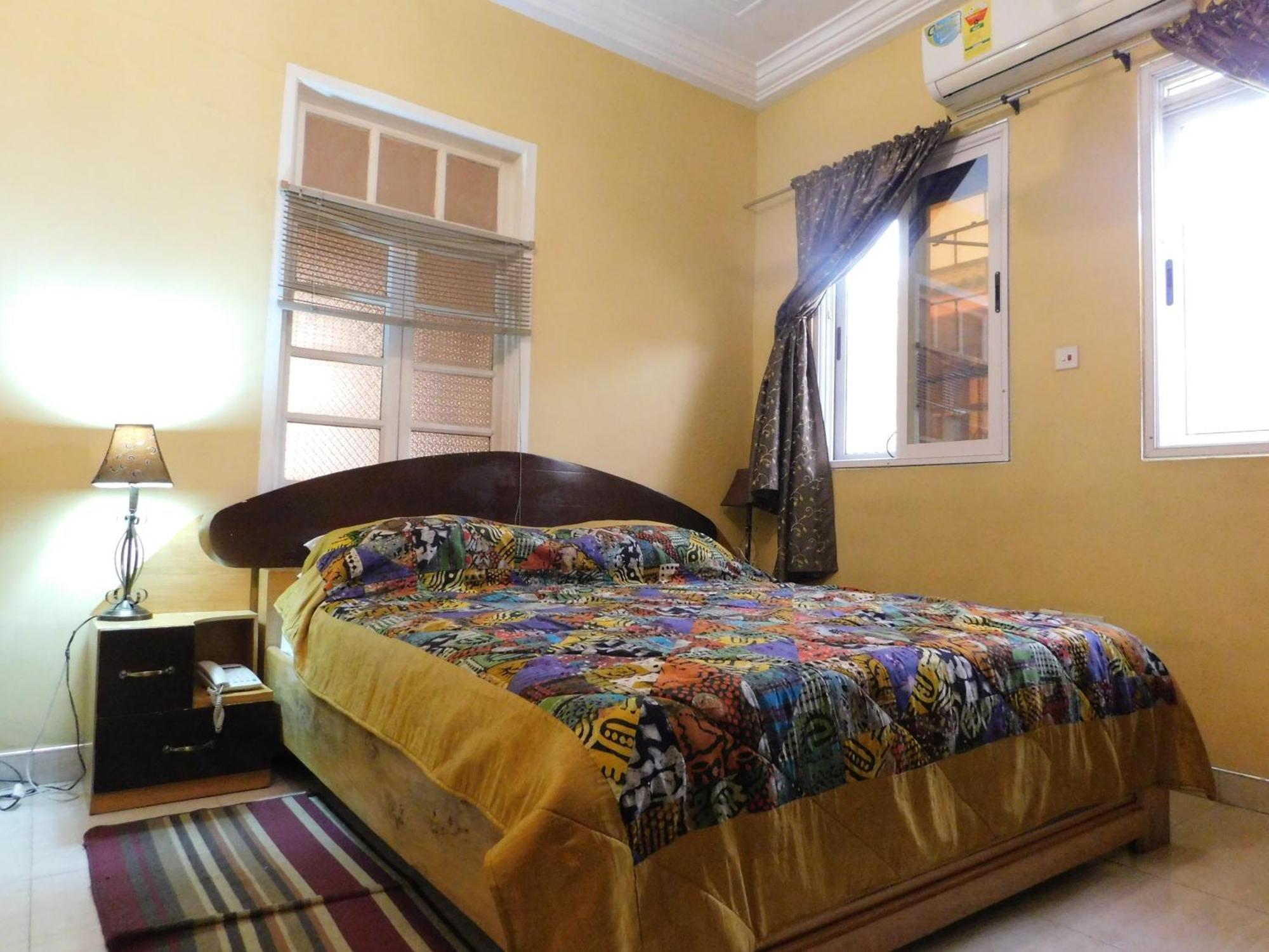 Jesiwa B'S Little Palace Accra Eksteriør billede