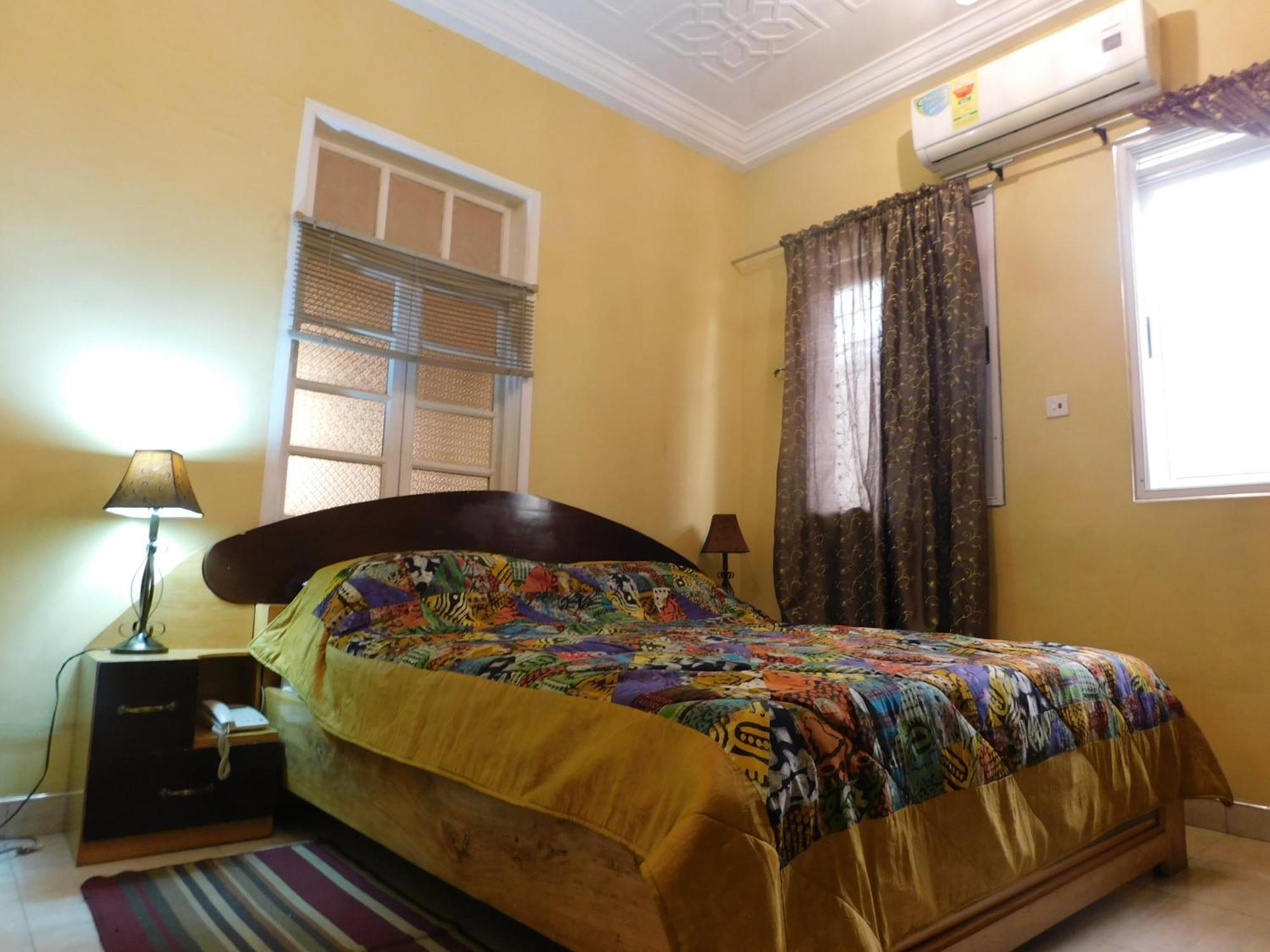 Jesiwa B'S Little Palace Accra Eksteriør billede